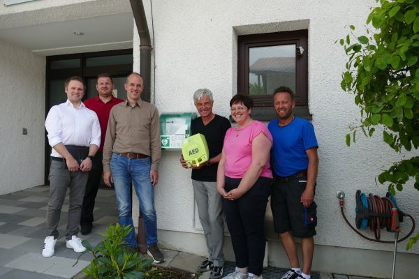 Ein Defibrillator für den Standort Steinhöring