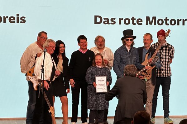 Herzlichen Glückwunsch an das Rote Motorrad!