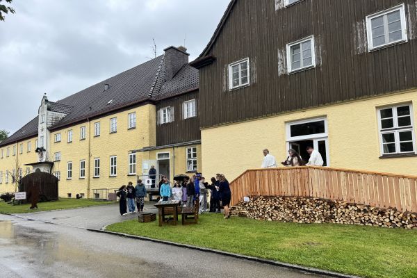 Fendsbach: Segnung des Hauses Josef und des neuen Hofladens